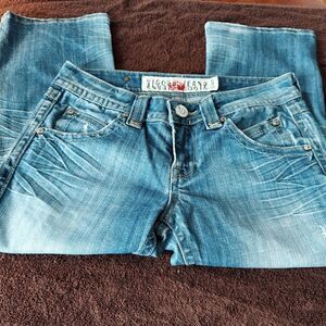 Viggos jeans Dis-stressed Capris size 3/4